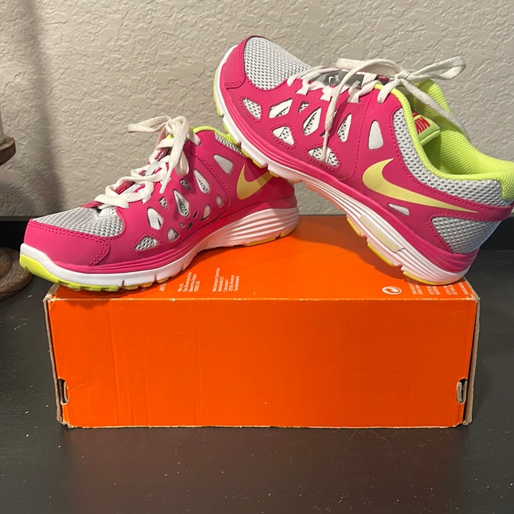 Nike Dual Fusion Run 2. Girls 4.5Y Equivalent to Women’s Size 6